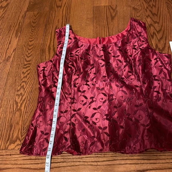 NWT Formal women’s sleeveless top tank embroidered zippered satin wine red 2X - Picture 9 of 10